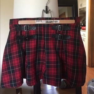 Plaid skirt with buckles